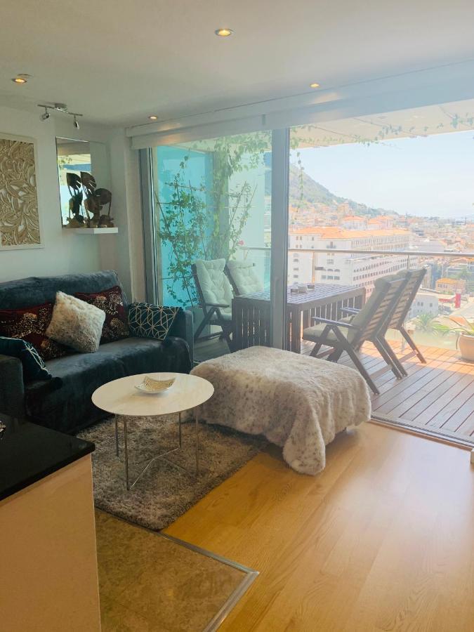 지브롤터 Luxe Studio Seconds From The Marina And City Centre 아파트 외부 사진