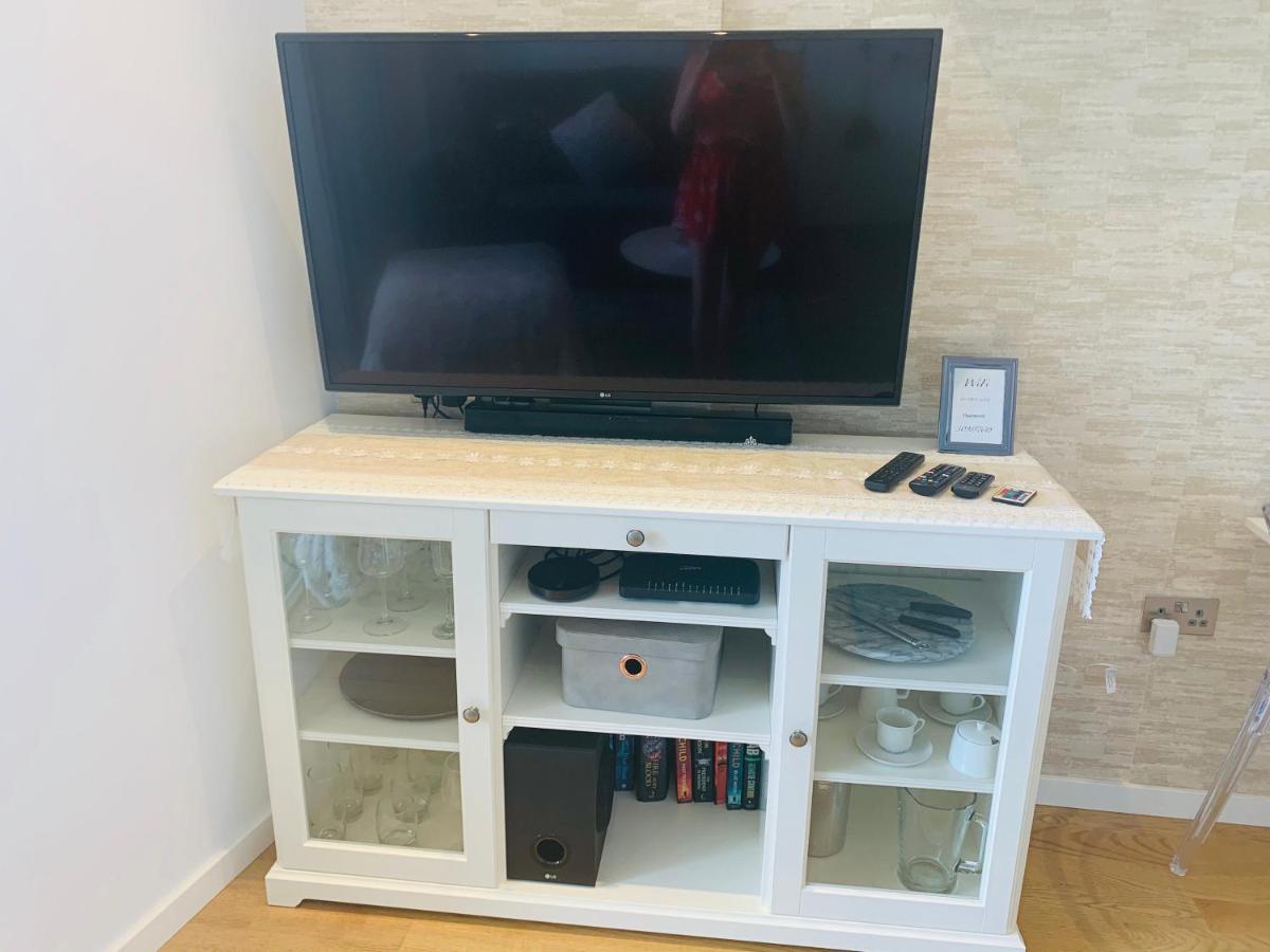 지브롤터 Luxe Studio Seconds From The Marina And City Centre 아파트 외부 사진