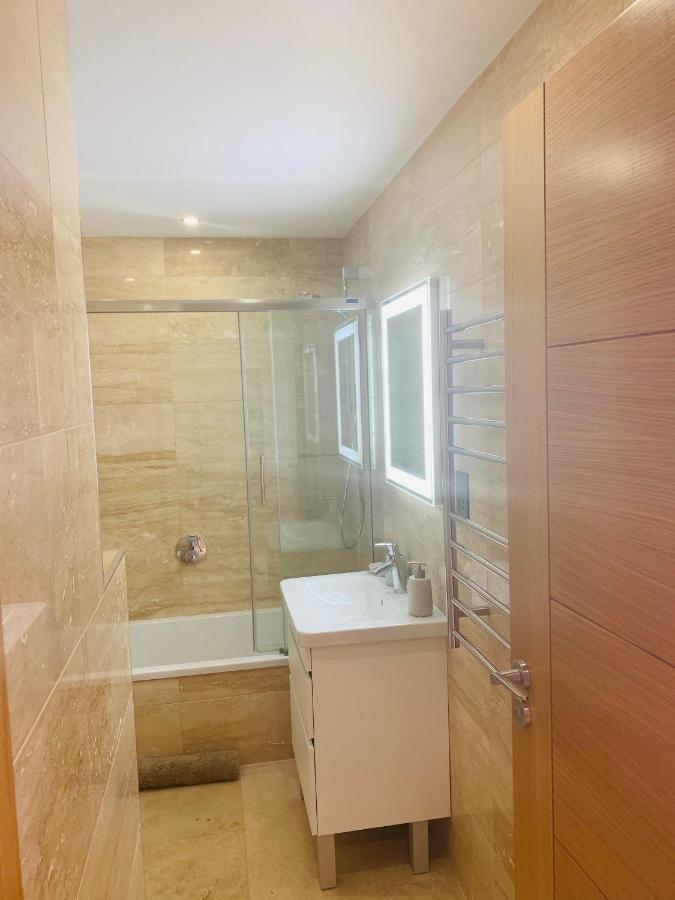 지브롤터 Luxe Studio Seconds From The Marina And City Centre 아파트 외부 사진